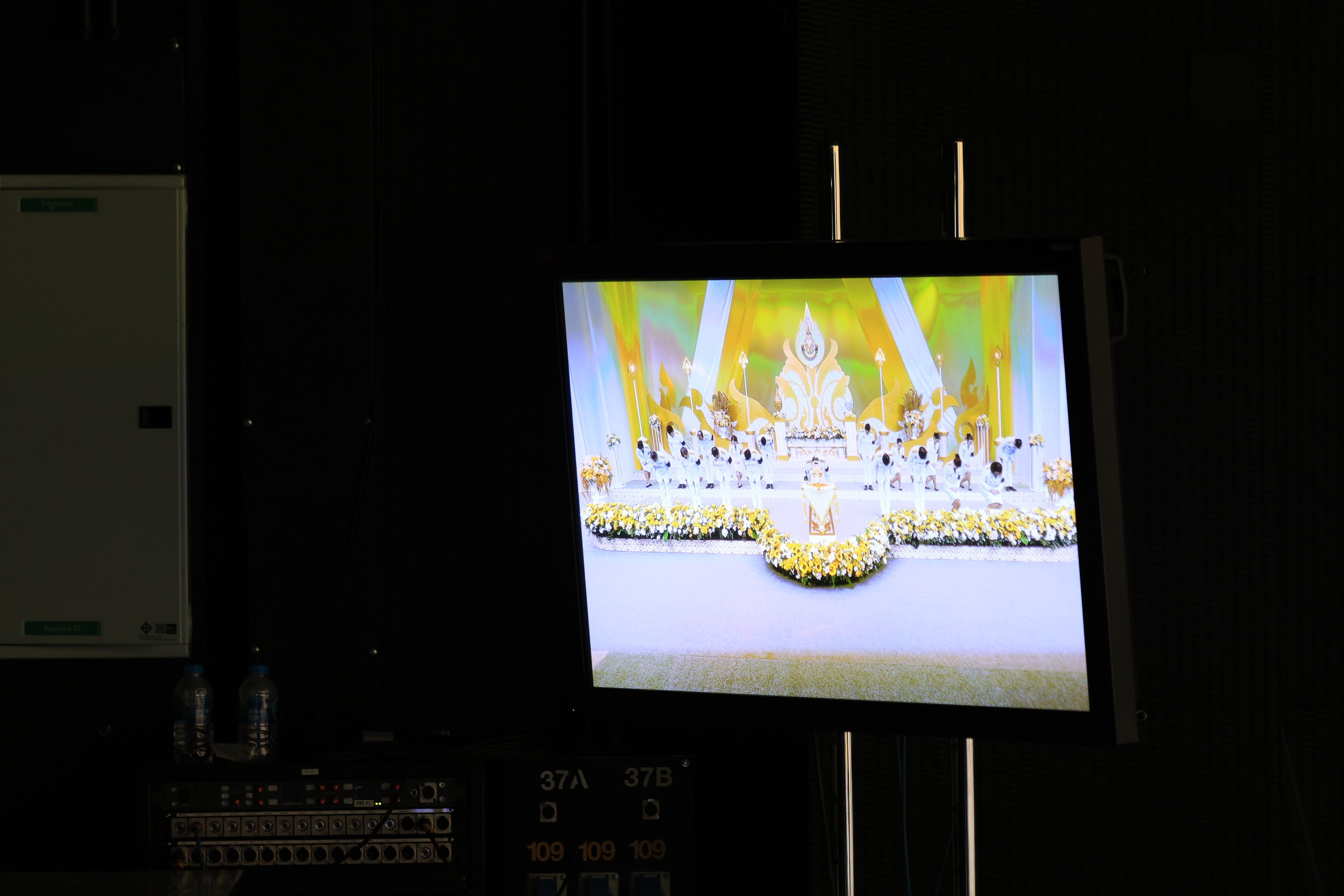 title - คณะผู้บริหาร ส.ป.ก. บันทึกเทปถวายพระพรชัยมงคล เนื่องในโอกาสมหามงคลเฉลิมพระชนมพรรษา 74 พรรษา พระบาทสมเด็จพระปรเมนทรรามาธิบดีศรีสินทร มหาวชิราลงกรณ พระวชิรเกล้าเจ้าอยู่หัว